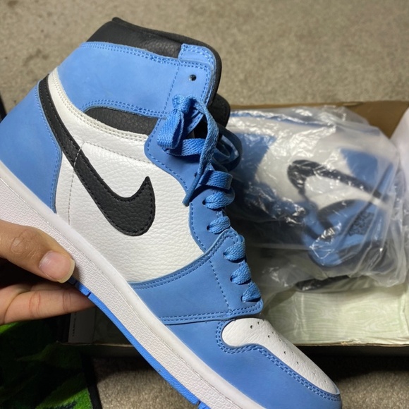 Nike Air Jordan 1 High OG 'University Blue' - Picture 5 of 6